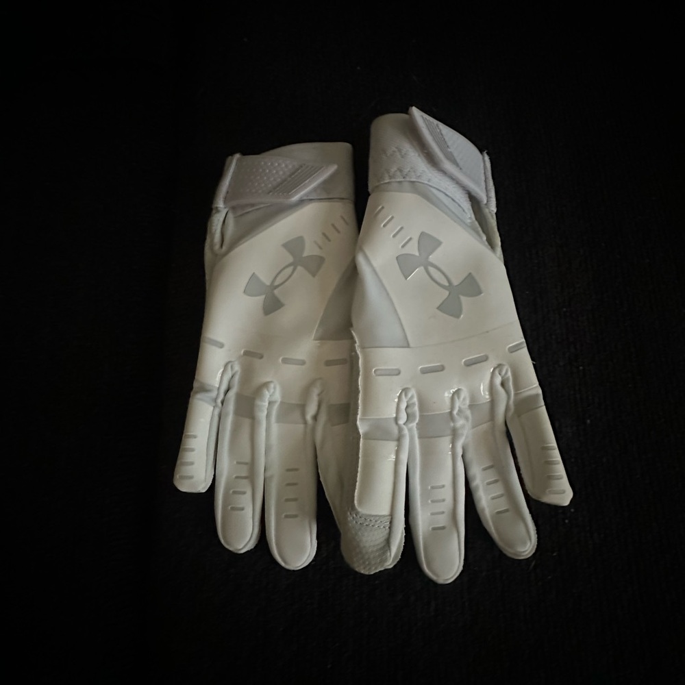 Under Armour White Athletic Grip Gloves